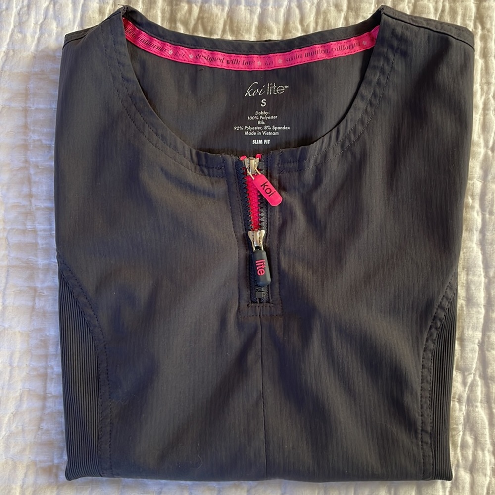 koi Scrub Top